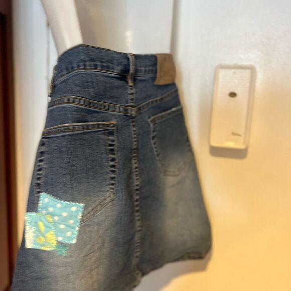 Lilly Pulitzer Denim Skirt Embroidered Patches logo jean dress bottoms cute rare - Picture 3 of 8